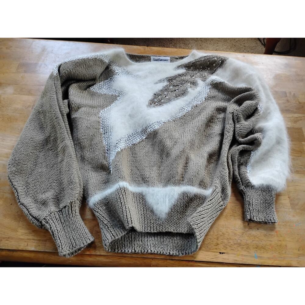 Women's Vintage Small Boutique Sweater "Siant Lawerance" Beige White Embroidered